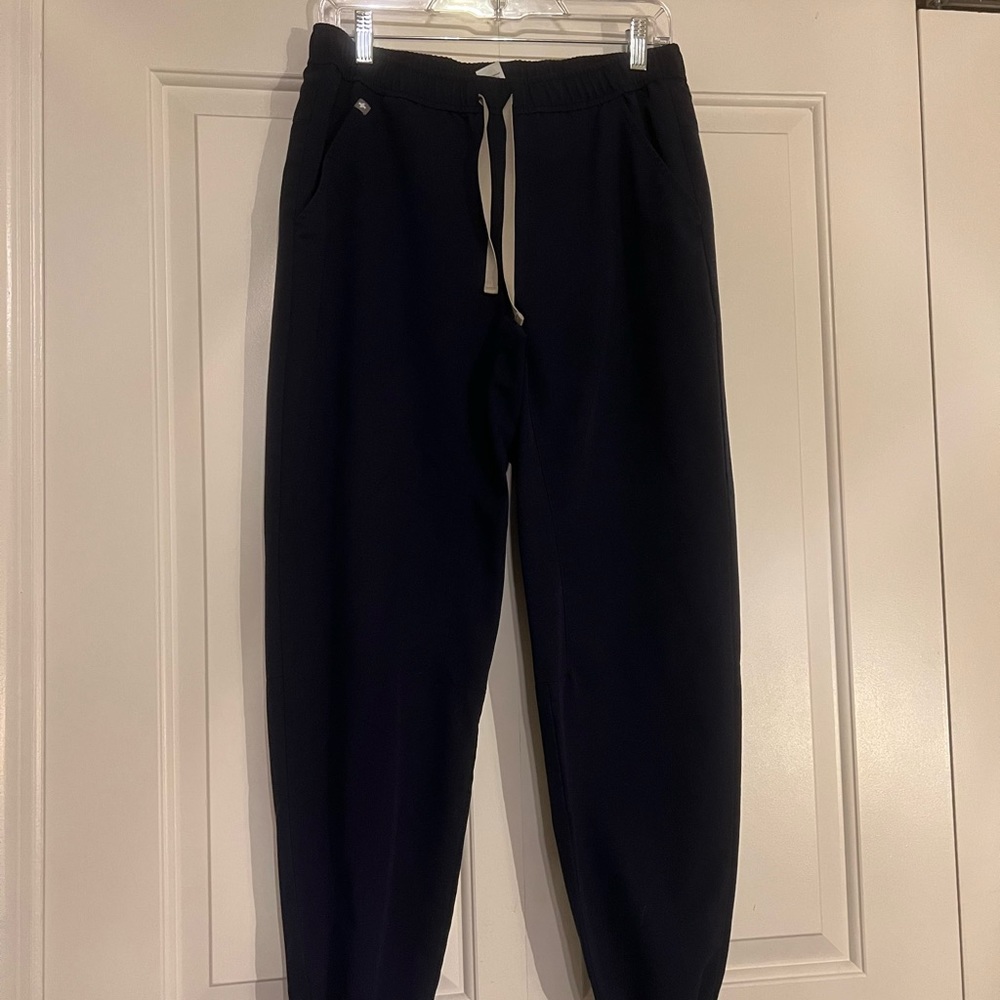 Men’s Figs scrub pants. Tansen jogger style, navy blue